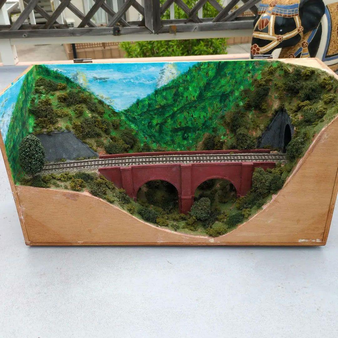 HOゲージ車両展示用ジオラマレンガアーチ橋のある山岳風景（車両は含み