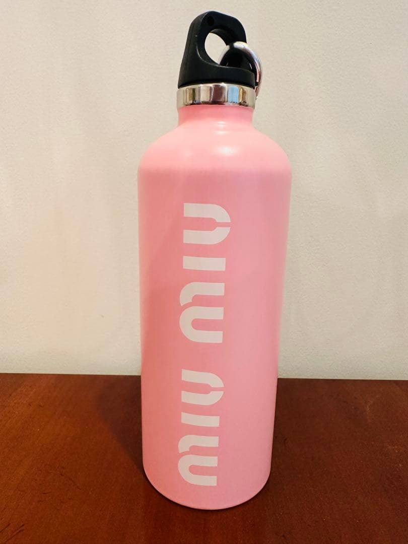 MIU MIU ピンク ステンレス水筒 500ml ミュウミュウ 人気上昇中【MIU MIU】ステンレス ロゴウォーターボトル 500ml