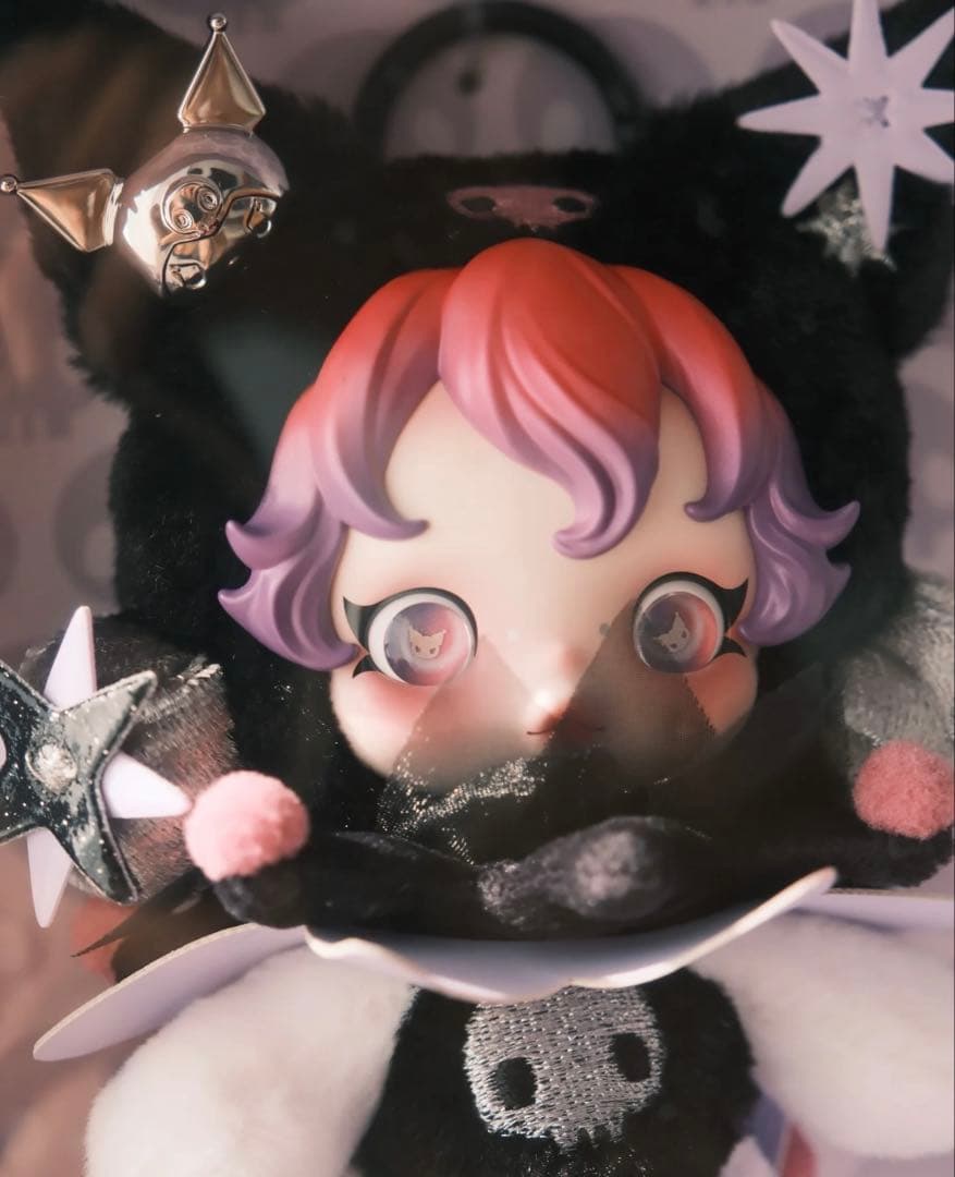 【新品未開封正規品】KUROMI x SKULLPANDA ぬいぐるみ SKULLPANDA × KUROMI Plush - POP MART (United States)