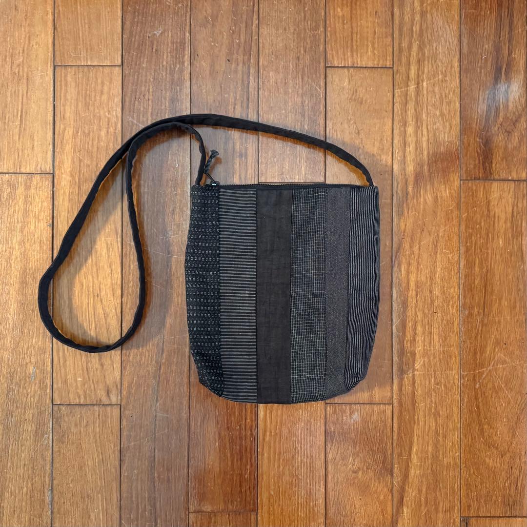 未使用美品 着物の布地を再利用したパッチワーク サコッシュ