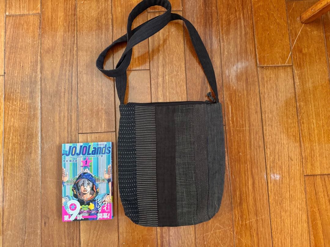 未使用美品 着物の布地を再利用したパッチワーク サコッシュ