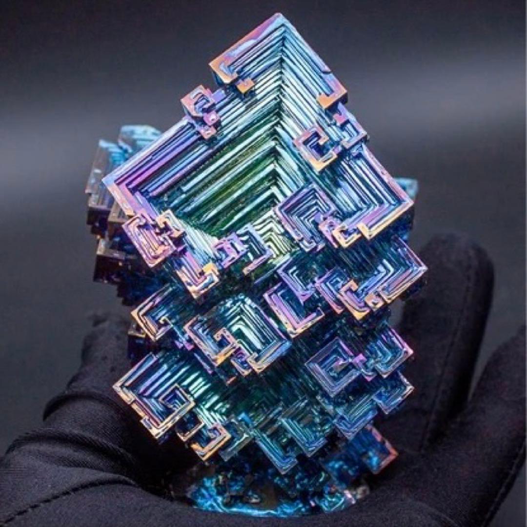 ビスマス価格高騰！】神秘的なビスマス結晶 606g ケース付き - メルカリ