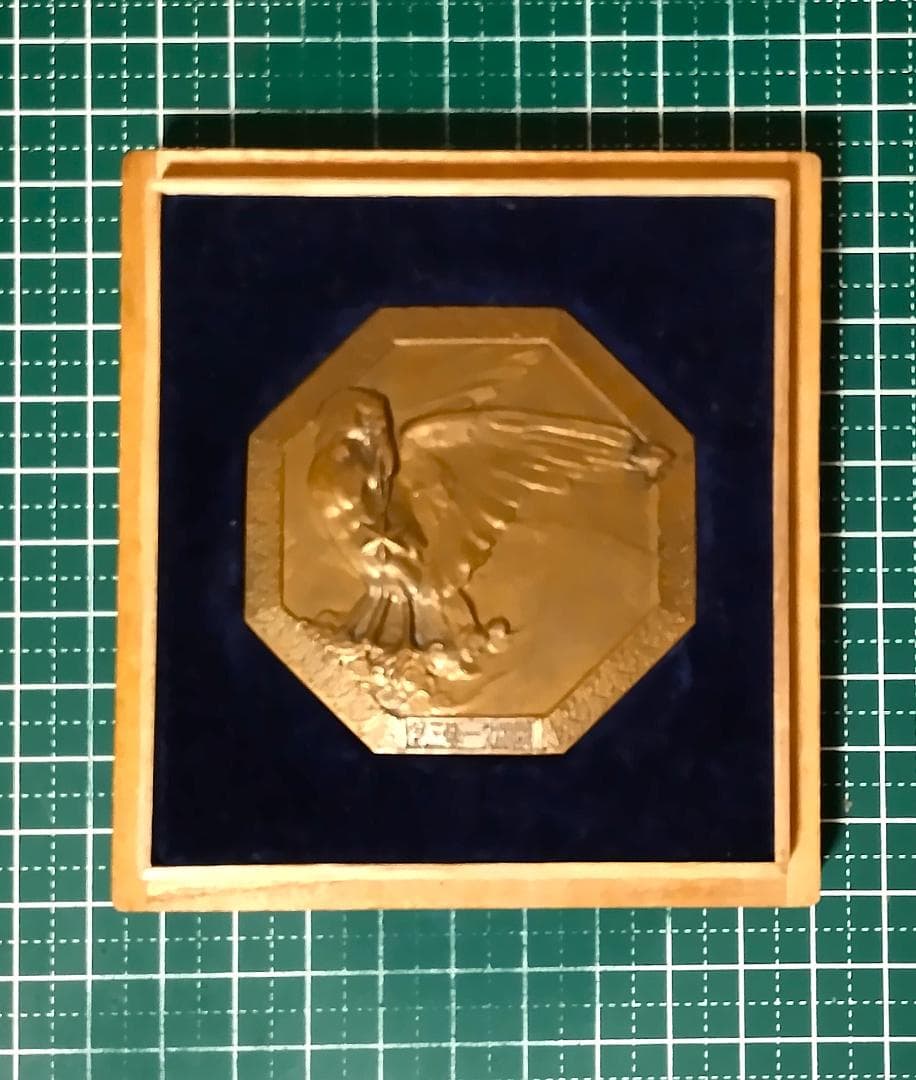 S*e様 大日本帝国軍人後援会 創立40周年記念メダル 木製共箱付 MEXICO 66 DELUXE