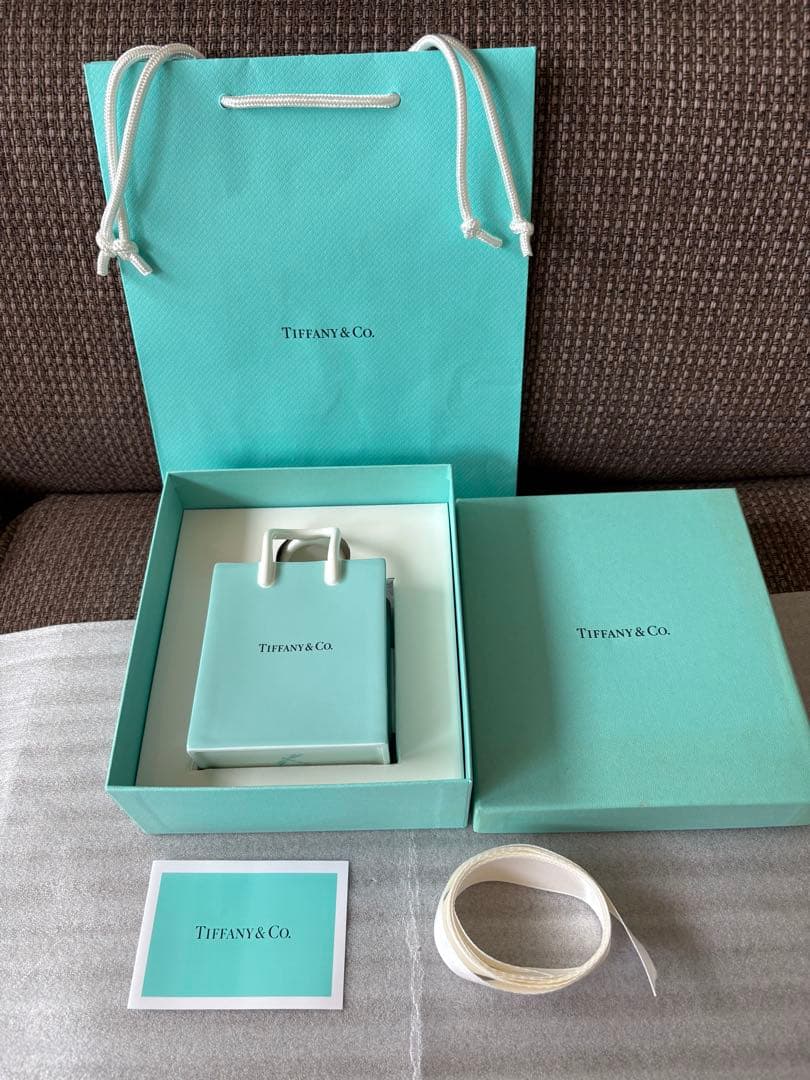 正規品未使用保管品ティファニー　バッグ　ショッパー　小物入れ　陶器　置き物　花瓶 Tiffany & Co.（小物入れ）のフリマアイテム一覧