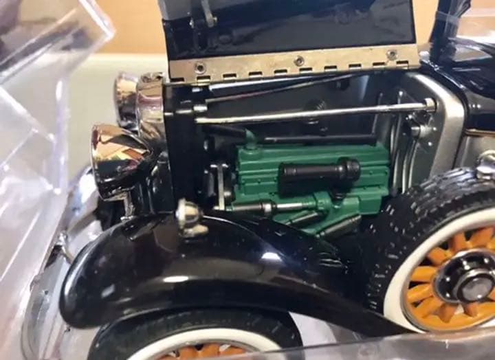 価格変更1/18 オートワールドpeerlessmaster8限定1500台絶版 1931 Peerless Master 8 Sedan, Burgundy and Cream - Auto World