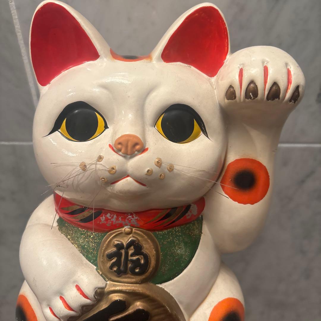 ヴィンテージ手描きの瞳が美しい三毛猫の招き猫 - メルカリ