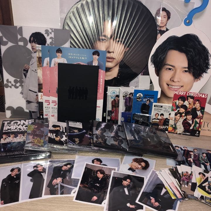 SixTONES 松村北斗 グッズ 松村北斗 両面アクリルスタンド | ファミクラストア オンライン