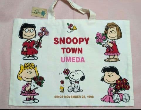 激レア！SNOOPY＆仲間たち 綿トート SNOOPYTOWN 梅田 タグ付き - メルカリ