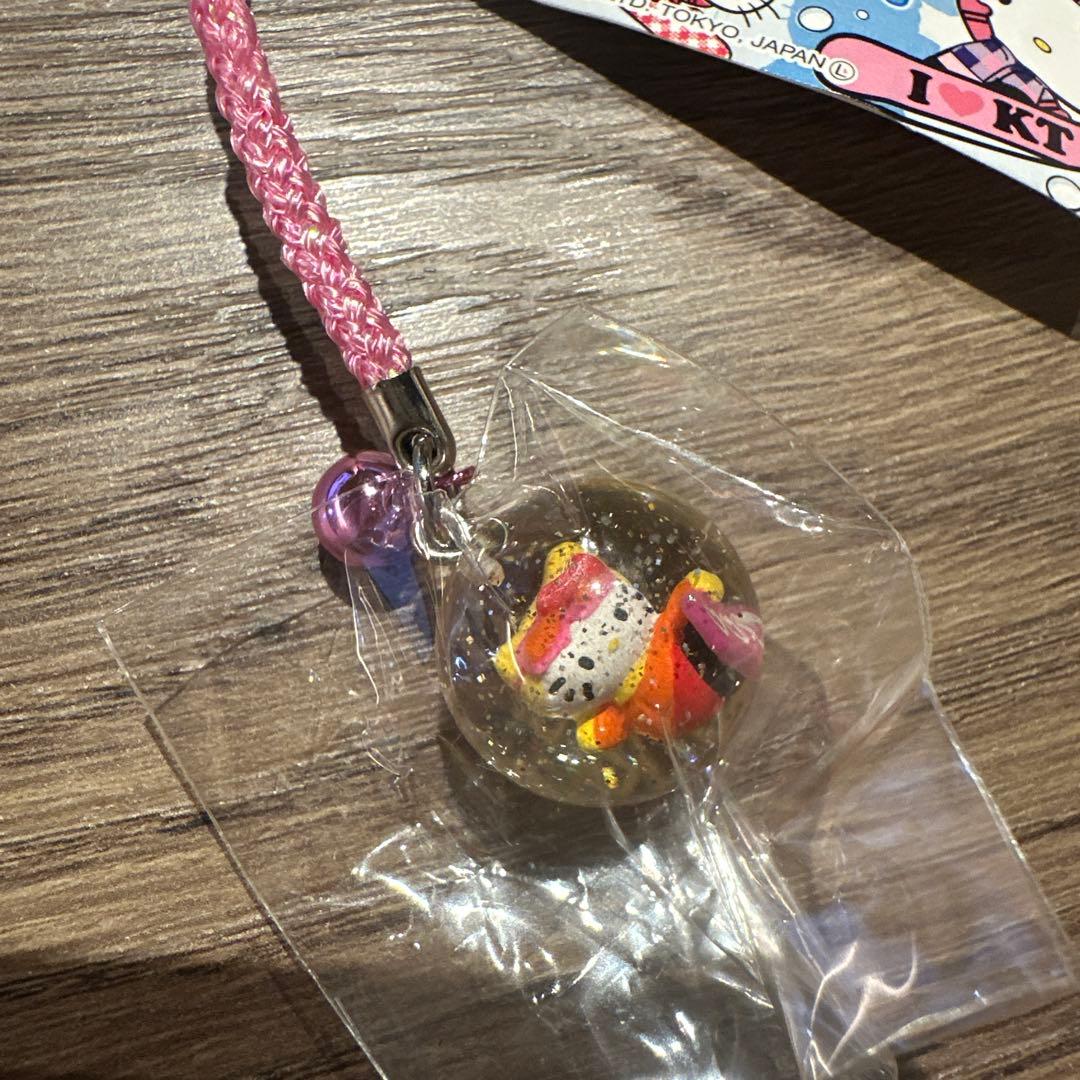 新品袋入り【レア】ハローキティ スノーパラダイス 丸玉根付け えびそり