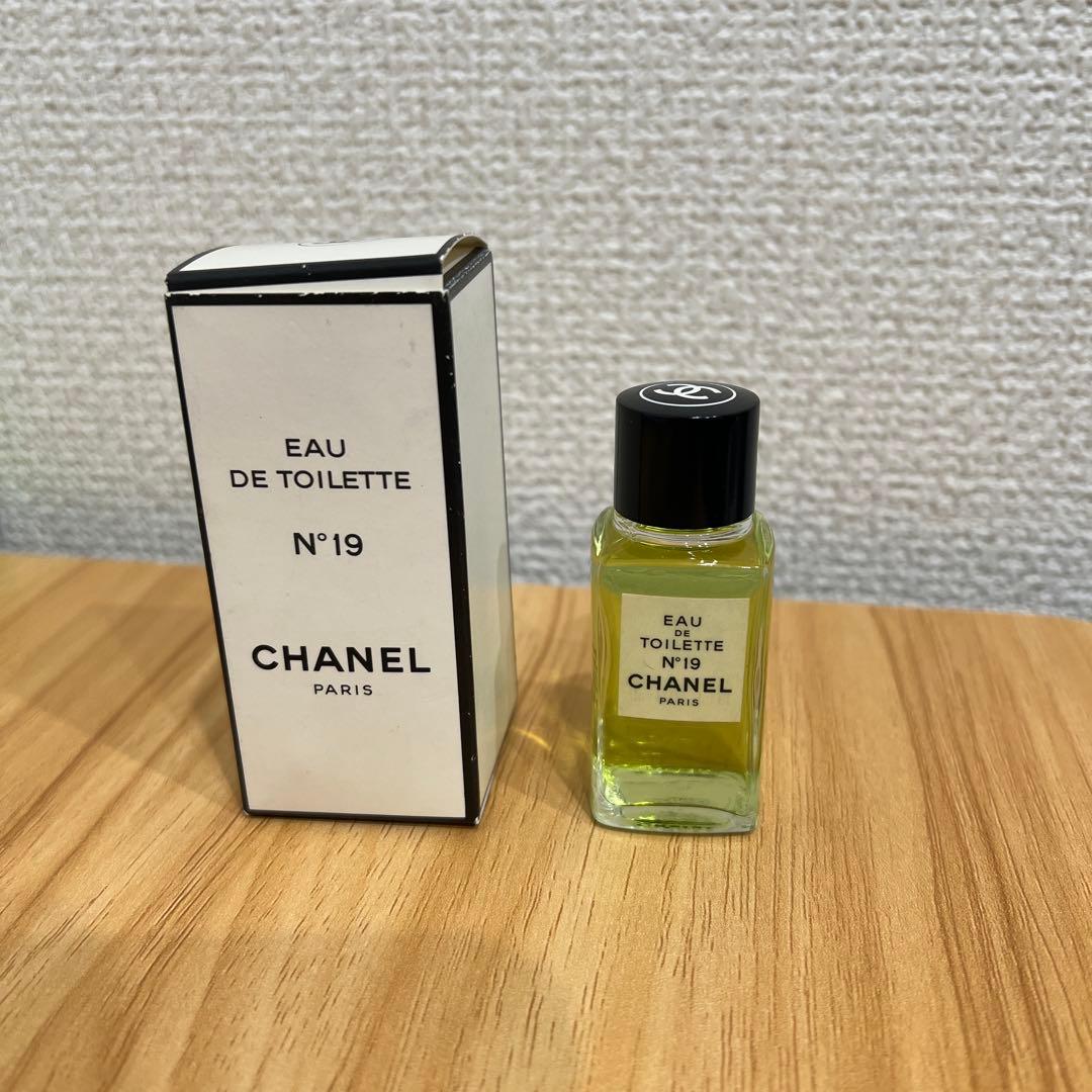 CHANEL Eau de Toilette N°19 19ml - メルカリ