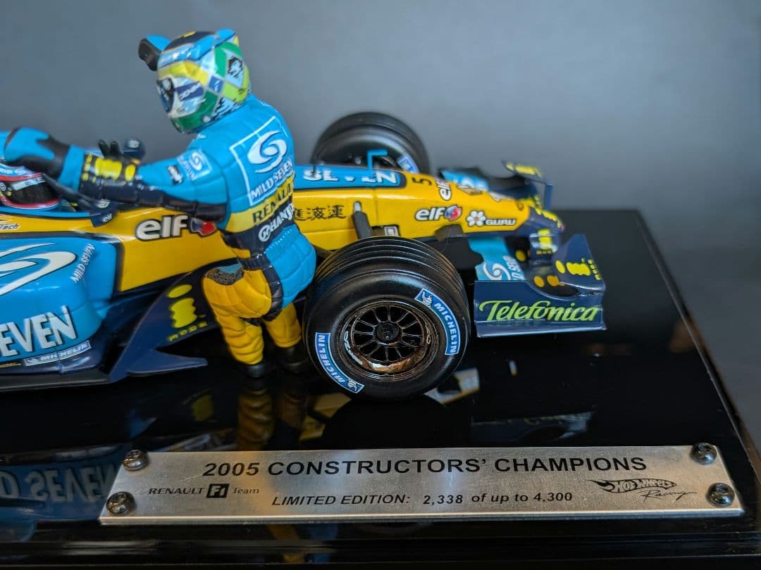 ホットウィール 1/18 ルノー R25 アロンソ 2005 チャンピオン - メルカリ
