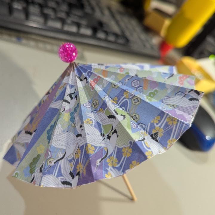 千代紙和傘！ひな祭りにいかが？フランス・パリの実力！（青の和柄