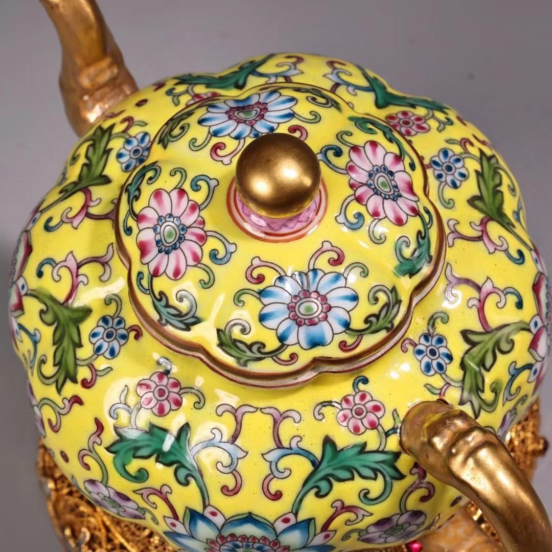 中国古美術・珍品旧蔵七宝彩と鎏金の磁器の茶壺・急須・底台付・文房具