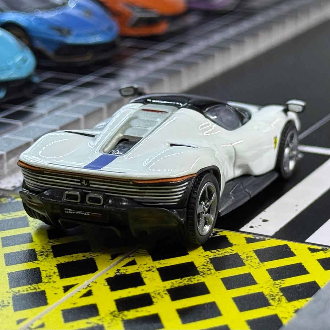 激レア】限定版フェラーリデイトナSP3 1/64ミニカー ルーフクローズ