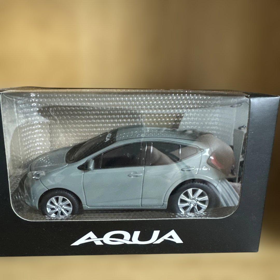 トヨタ アクア プルバックカー グレー - メルカリ