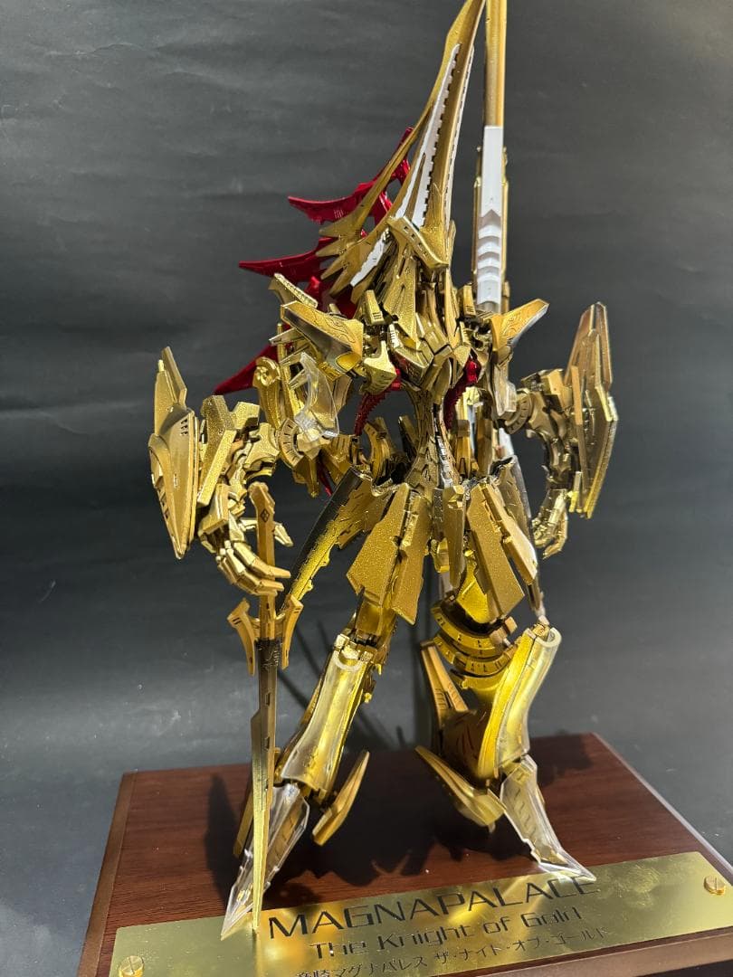 1/72 帝騎マグナパレス K.O.G ザ・ナイト・オブ・ゴールド完成品fss