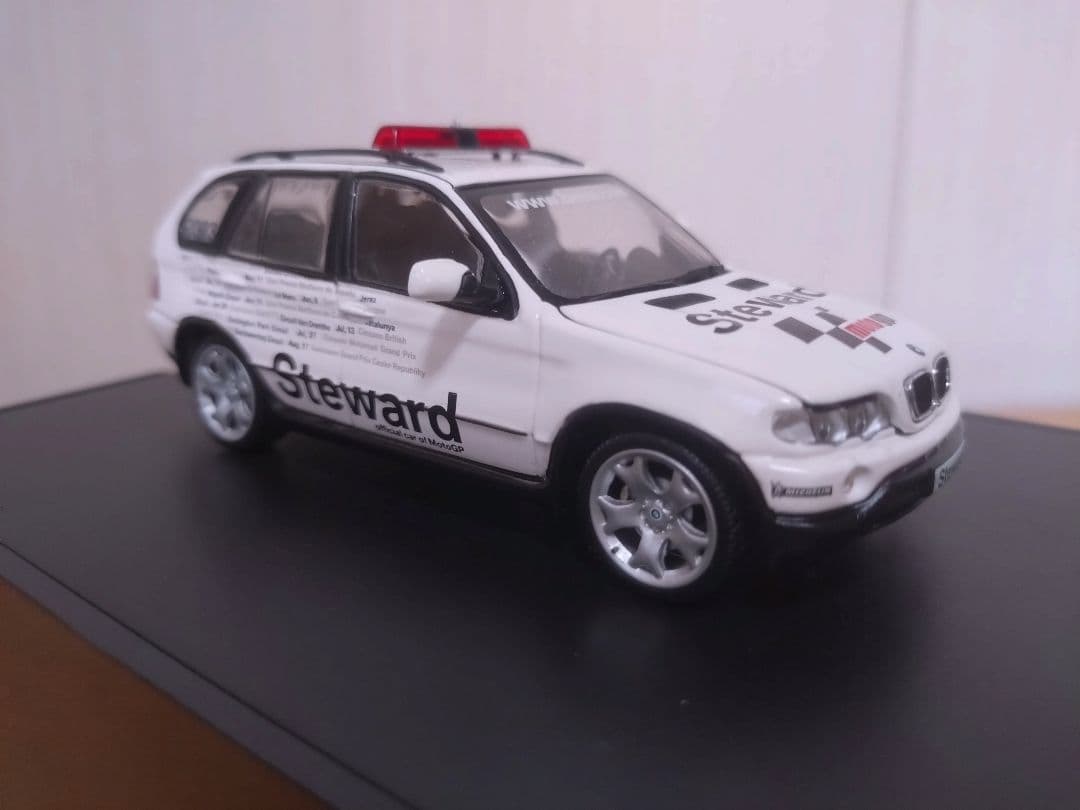 BMWディーラー特注 ミニチャンプス X5 Steward Car MotoGP - メルカリ