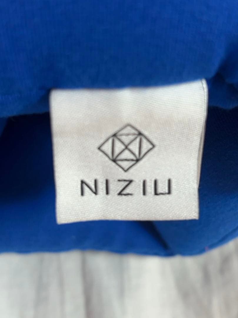 Yogibo Zipparoll NiziU Model ニナ直筆サイン入り - メルカリ