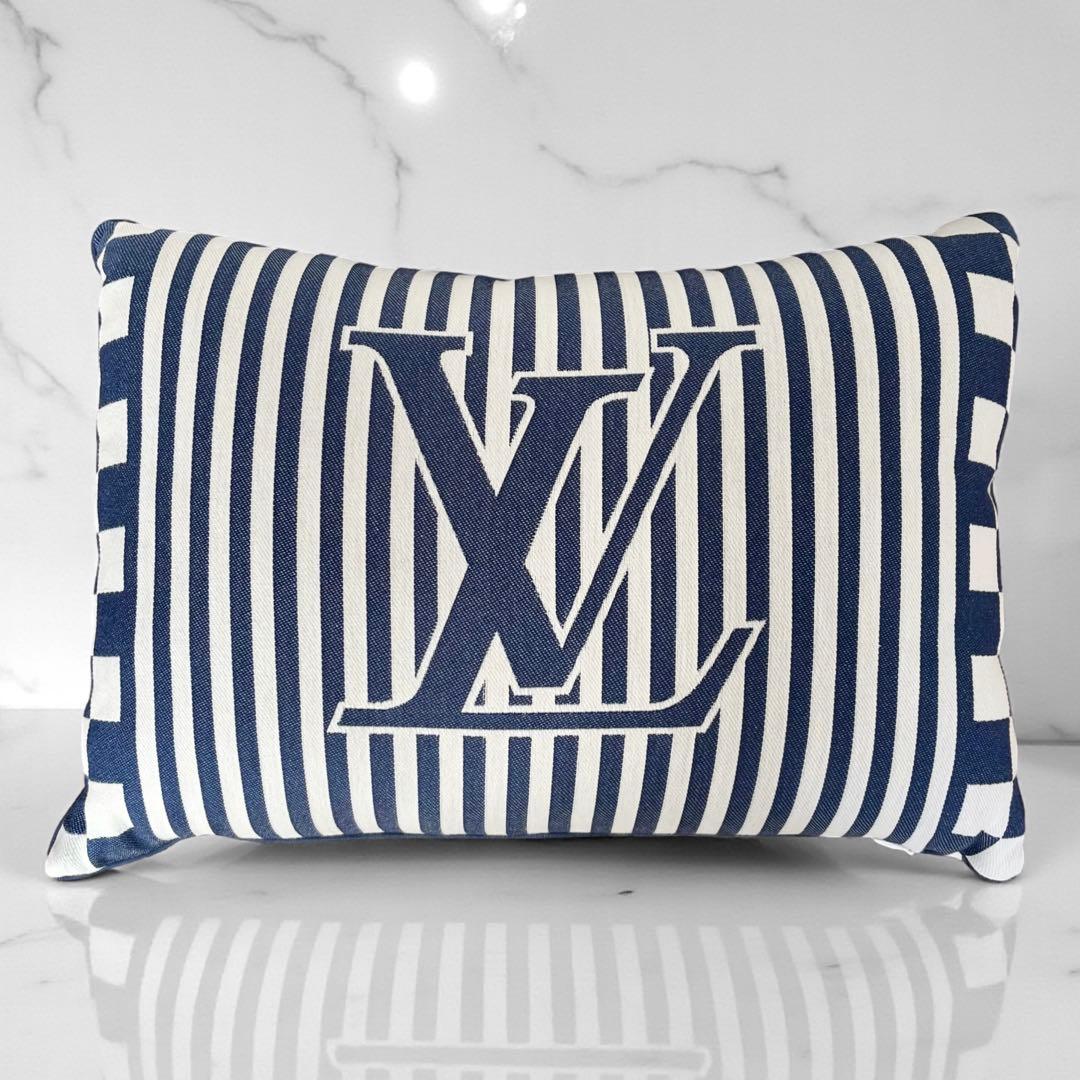 現行モデル 未使用品 ルイヴィトン クッション プラージュ LV グラフィカル クッション・プラージュ LV グラフィカル S00｜ルイ・ヴィトン 公式