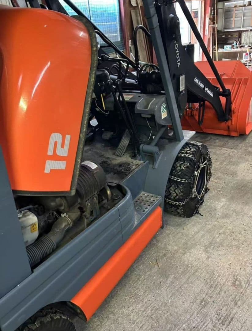 トヨタショベルローダー 4SG12 ガソリンエンジン 除雪 チェーン付き