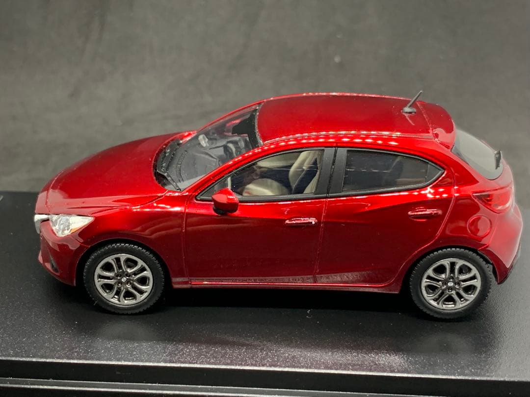 マツダ Mazda2 1/43ミニカー ソウルレッドクリスタルメタリック - メルカリ