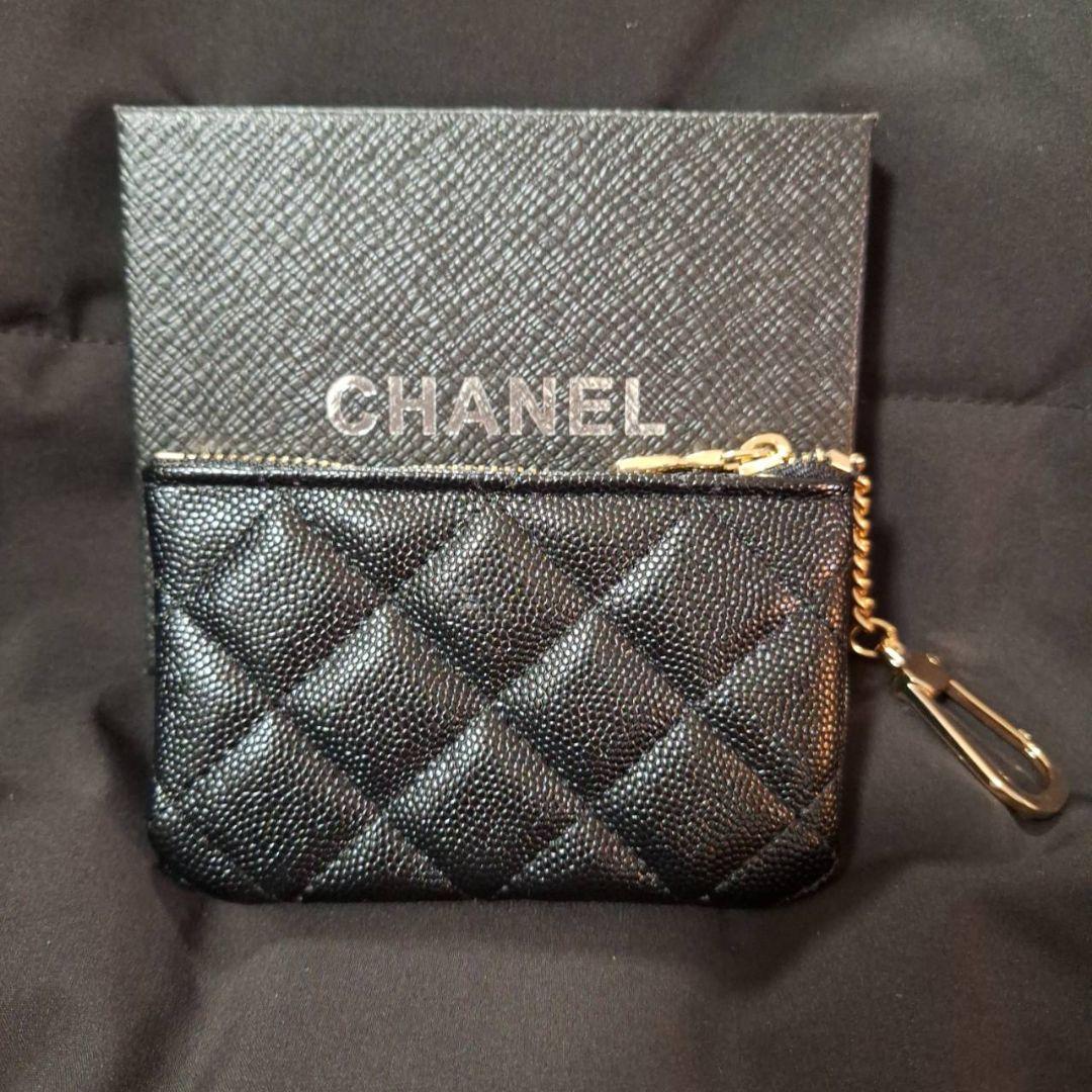 大人気‼️CHANELゴールドロゴ キルティングコインケース ノベルティ