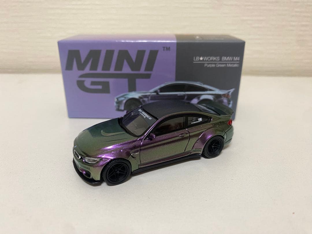 MINI GT 228 LB★WORKS BMW M4パープルグリーンメタリック 1/64スケール MINI GT「LB☆WORKS BMW M4」(パープルグリーン