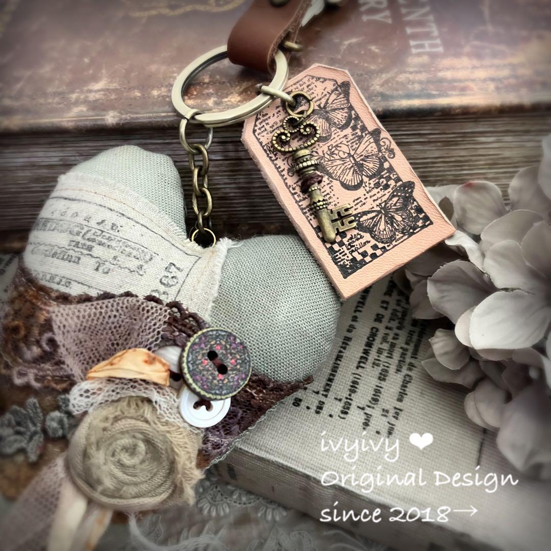 ⭕️ Antique style ふっくらハートのバッグチャーム - メルカリ