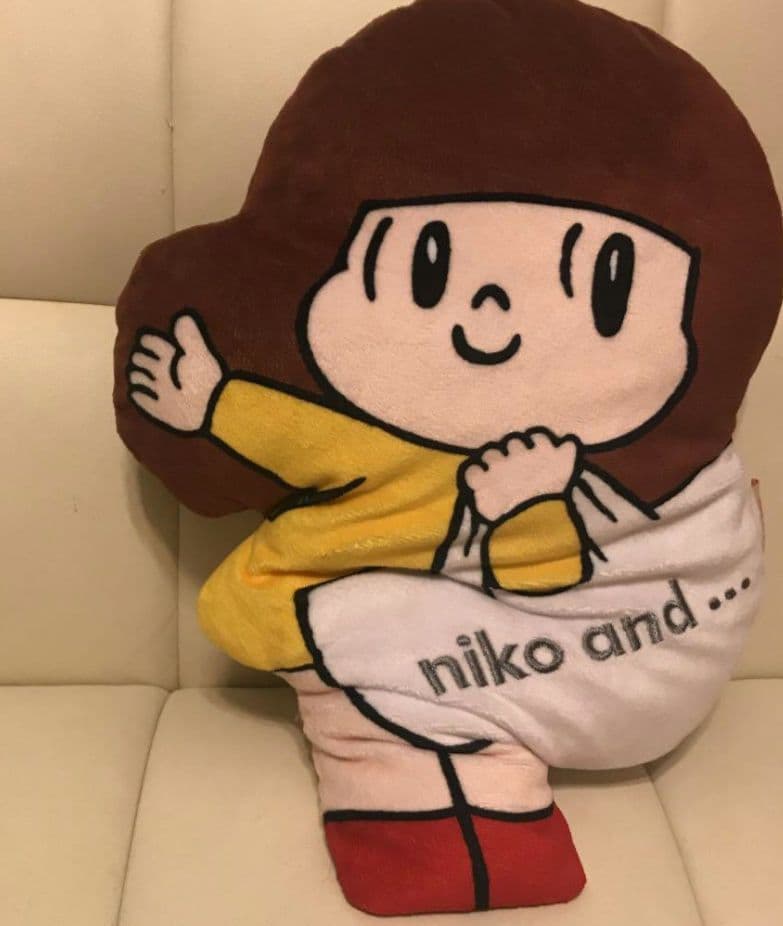 マムアン クッション　niko and… Amazon.co.jp: マムアンちゃん くるり niko and クッション : おもちゃ