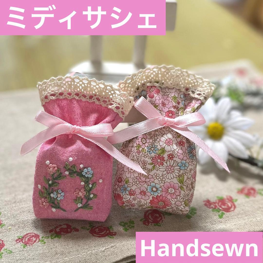 2309-38  ミディサシェ 香り袋 2個組  ラブリーフラワー リース刺繍 olm-gp-k13_3.jpg