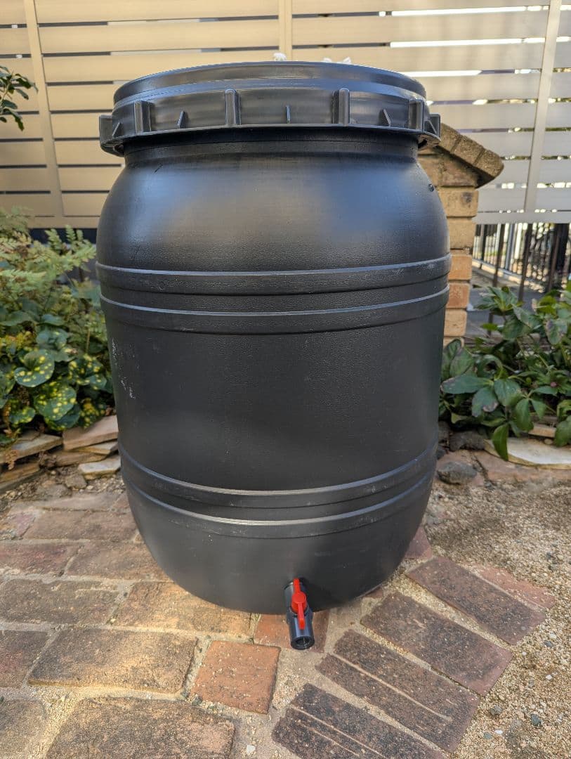 雨水タンク170L幅広コック付き、送料込み - メルカリ