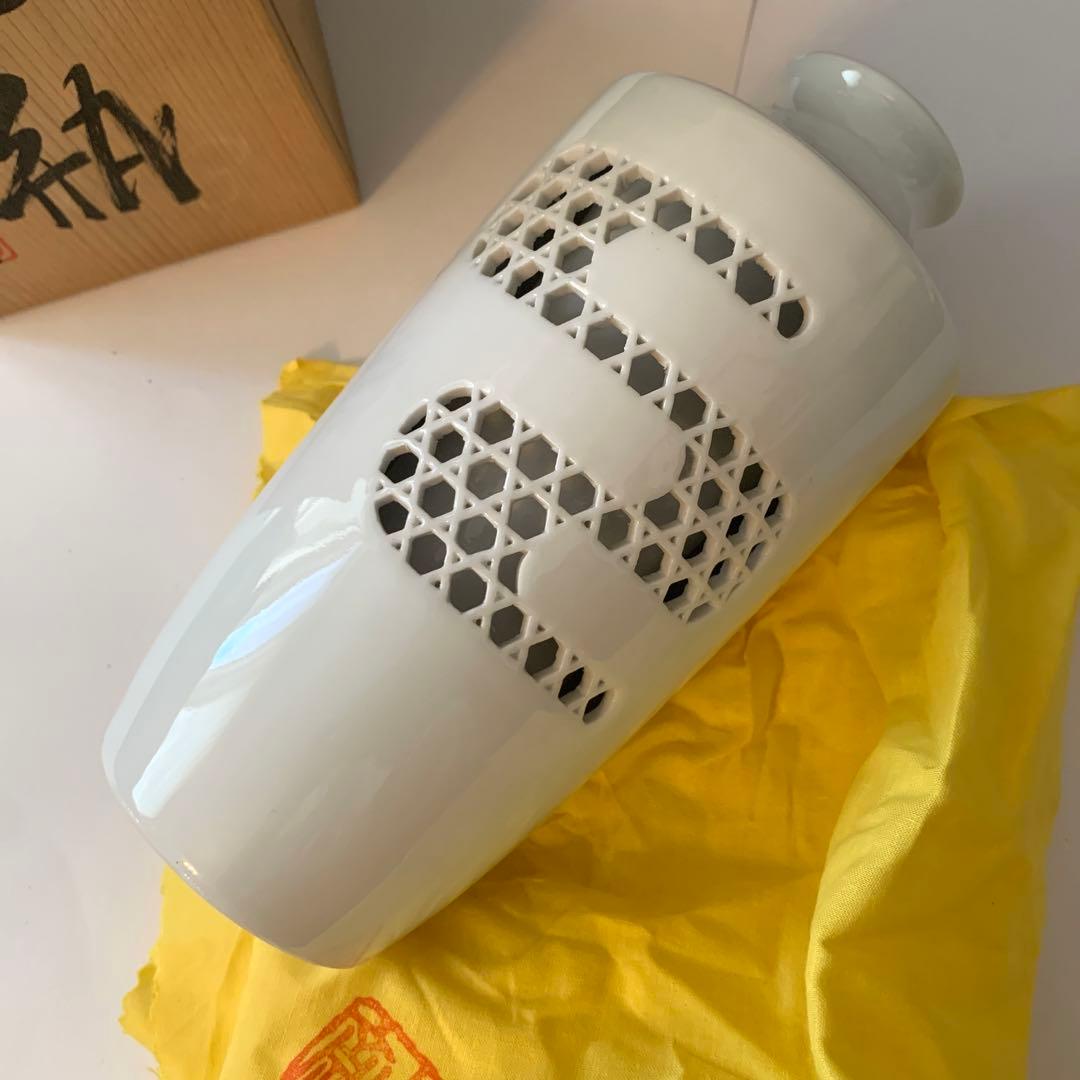 白林窯 赤松白斎作 （師は十二代酒井田柿右衛門）白磁 花瓶 木箱 落款