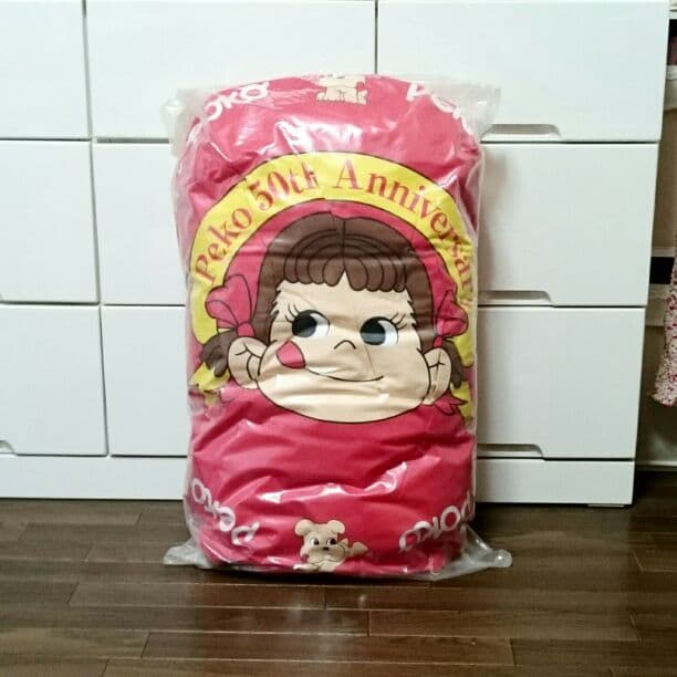 大幅値下げ品☆当選品☆ペコちゃん☆Anniversary☆ジャンボクッション 不二家洋菓子店、30周年の「ペコちゃんのほっぺ」をイメージしたビーズ