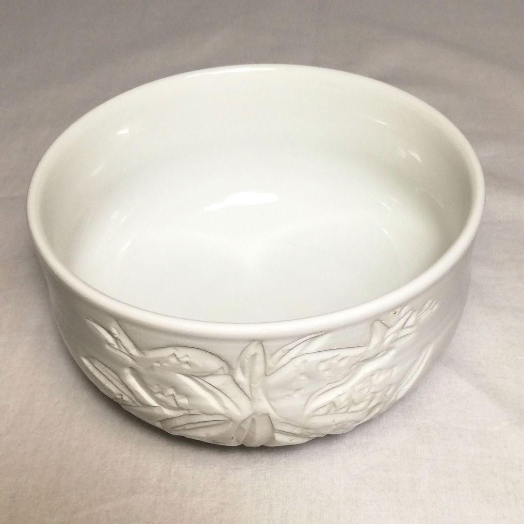 小嶋昇山 出石焼 菊花文彫白磁茶碗 共箱栞 抹茶碗 抹茶茶碗 茶道具