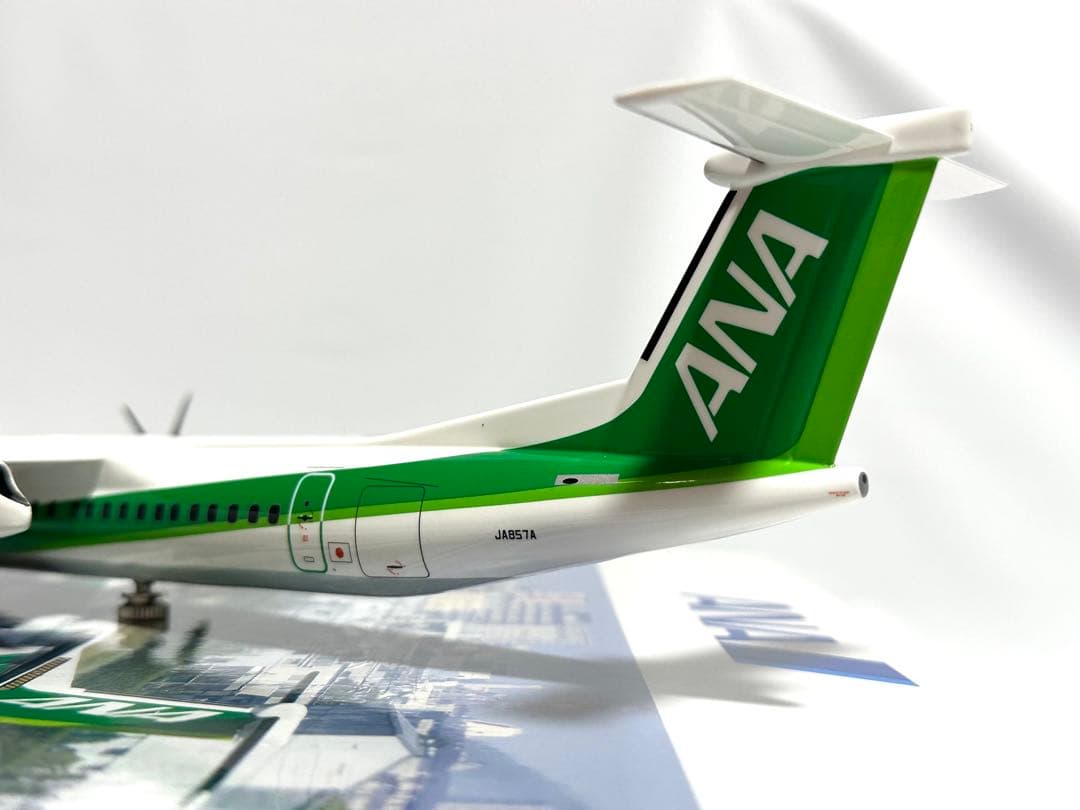全日空商事 1/100 ANA DHC-8-400 NH11013 台座付き - メルカリ