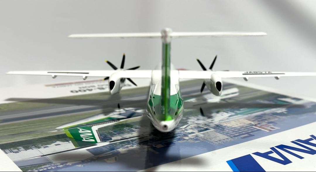 全日空商事 1/100 ANA DHC-8-400 NH11013 台座付き - メルカリ