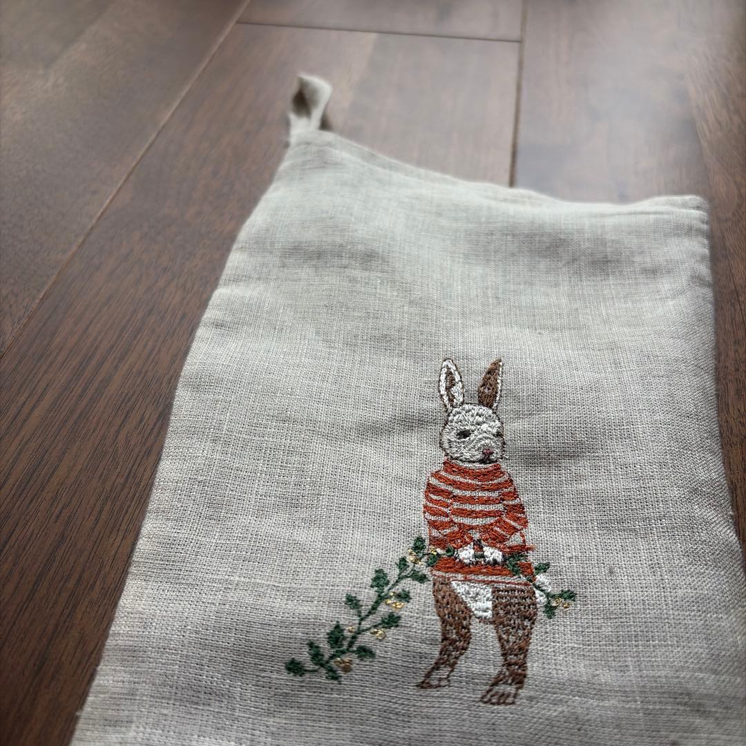 Coral&tusk コーラル&タスク ウサギ刺繍のリネン製クリスマスソックス