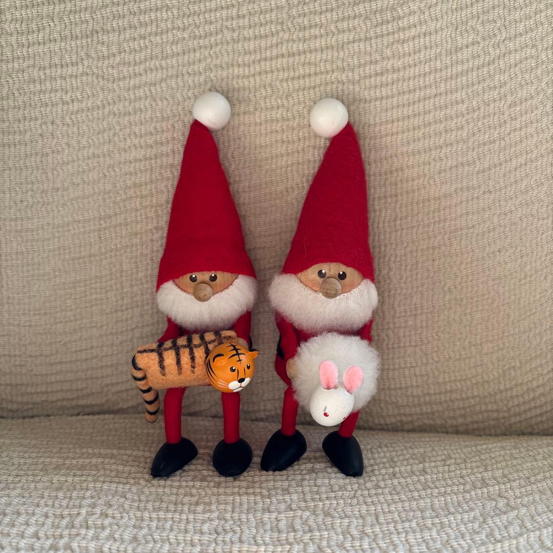 ノルディカニッセ　フェルト製サンタクロース トラとウサギ NORDIKA nisse ノルディカ ニッセ クリスマス 木製人形（トラを抱えた