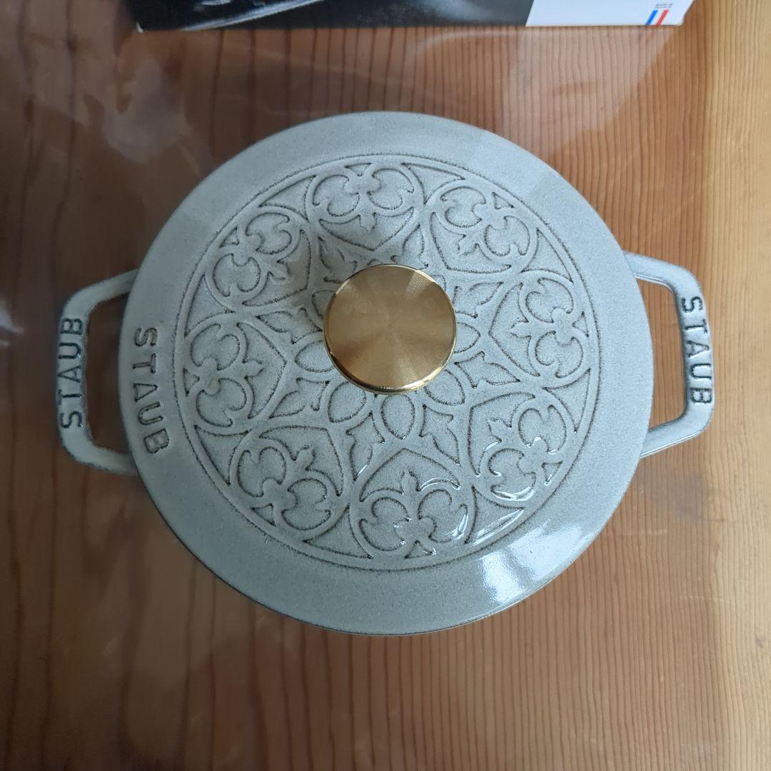 Staub カンパーニュlily 2個セット - メルカリ