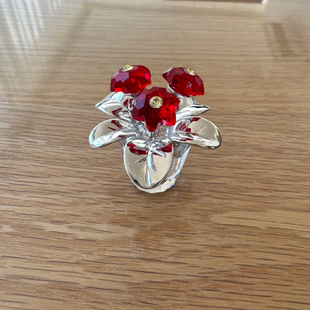 SWAROVSKI プリムラ レッド 花 Amazon.com: Swarovski Blooming Rose Red Figurine, Crystal, Bright