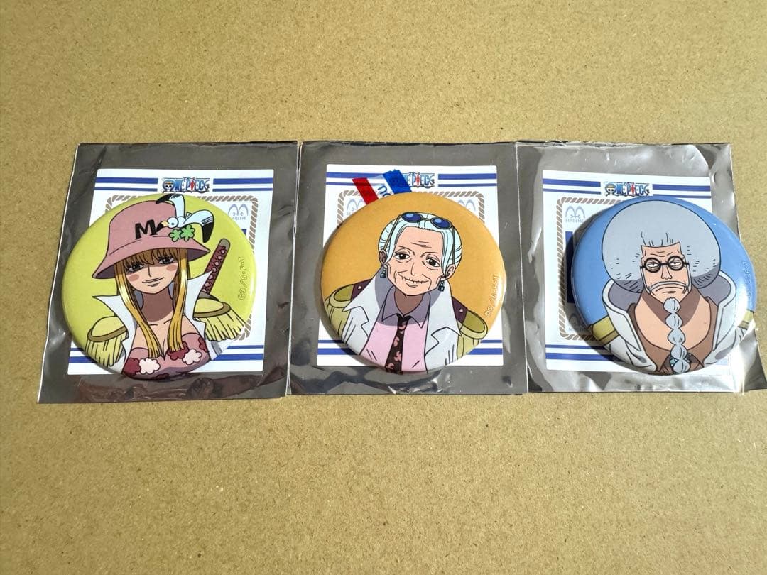 ONE PIECE ワンピース 海軍組織図缶バッジ 孔雀 つる 仏のセンゴク