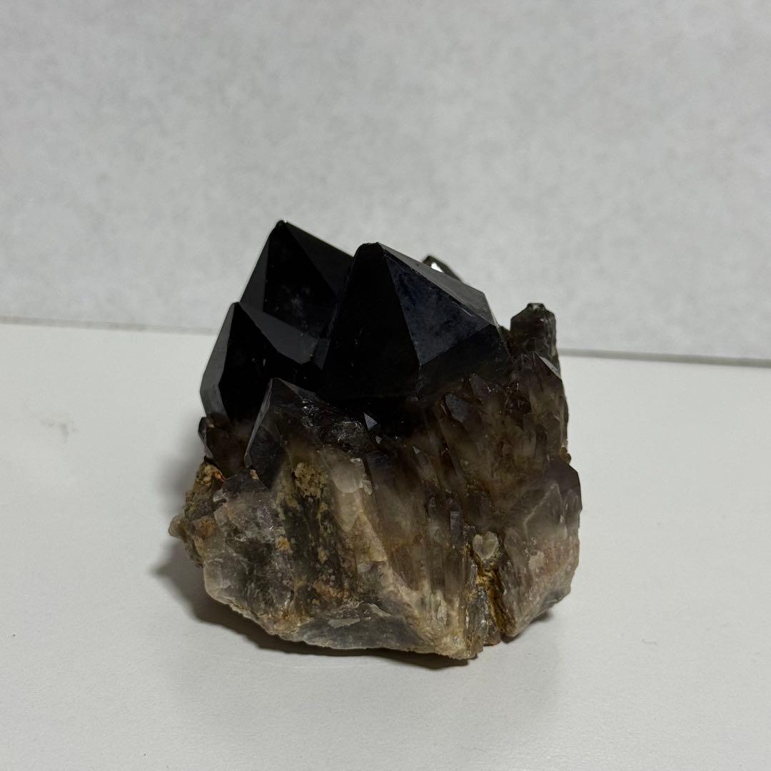 黒水晶 モリオン クラスター 漆黒 コンゴ産 原石 天然石 魔除け - メルカリ