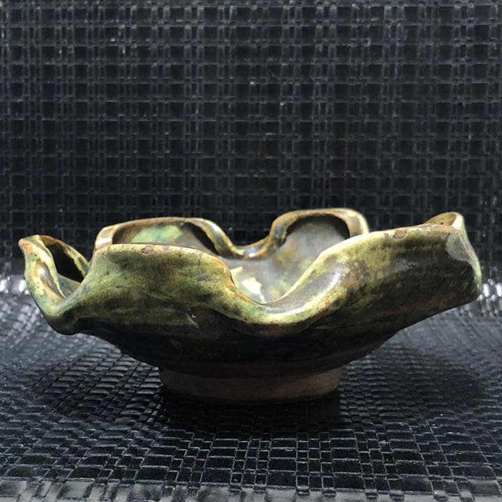 究極の美◼️蔵から美しい色合いの花鉢と思われる器が
