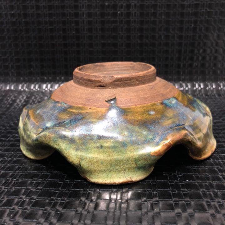 究極の美◼️蔵から美しい色合いの花鉢と思われる器が