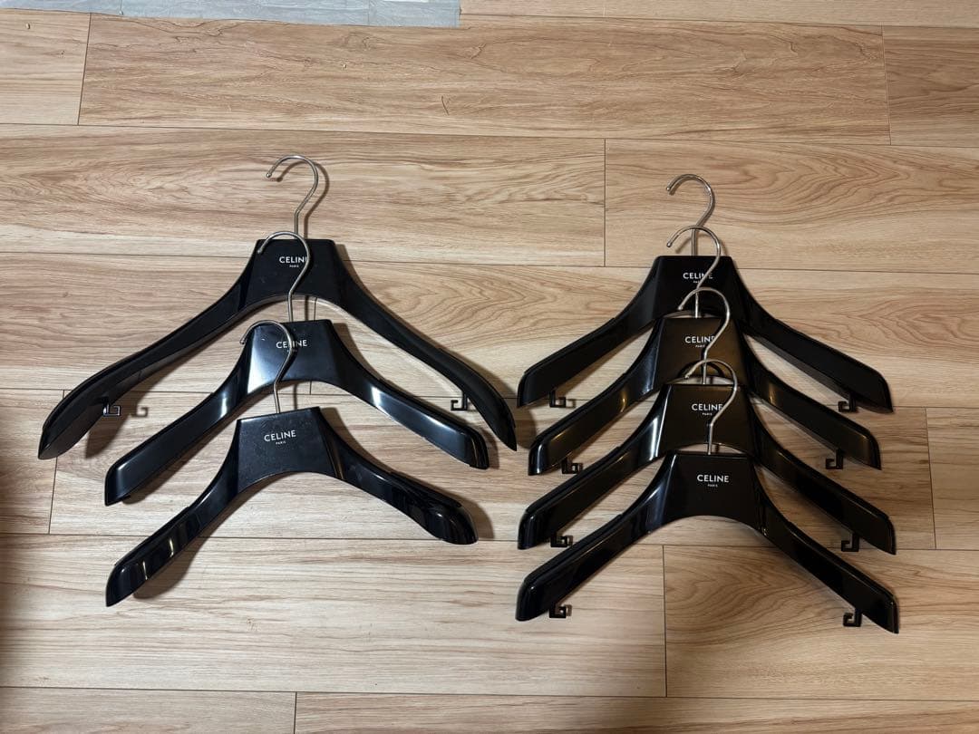 CELINE ブラックハンガー 7本セット CELINE ブラックハンガー 7本セット - メルカリ