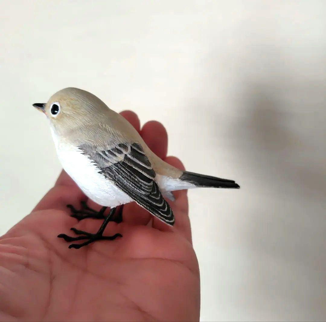 小さなバードカービング ニシオジロビタキ 野鳥 木彫り - メルカリ
