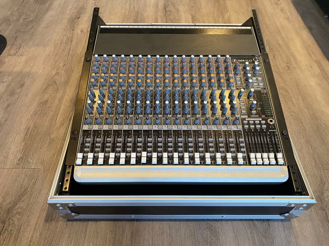 Mackie 1604-VLZ3 ハードケース付き - メルカリ