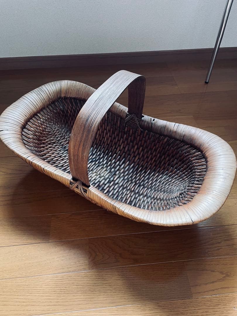 ビンテージ天然素材の楕円形バスケット RATTAN RETRO OVAL BASKET / 天然素材の皮付きラタンを贅沢に使用したオ