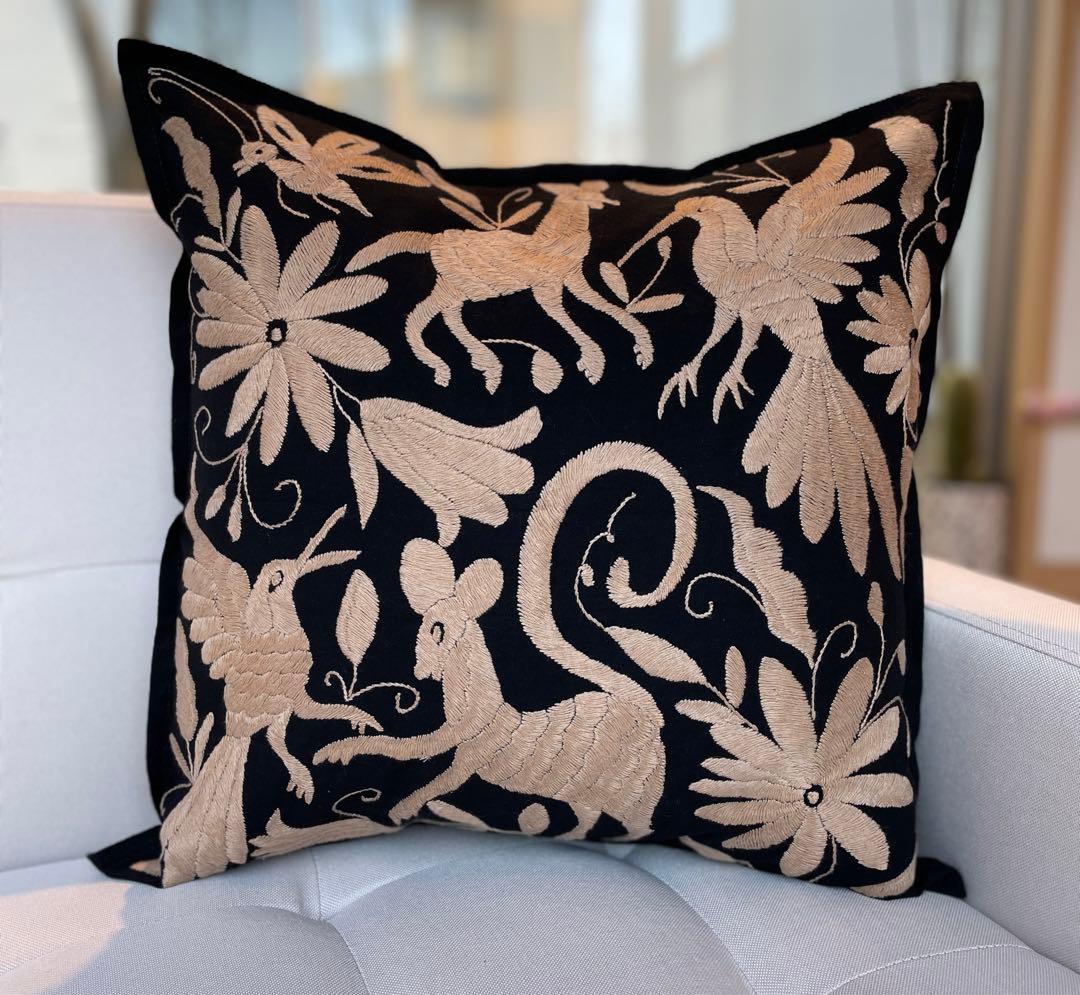 メキシコの伝統的なテナンゴ刺繍 クッションカバー メキシコのオトミ テナンゴ ランバークッションカバー、23 x 19 インチ