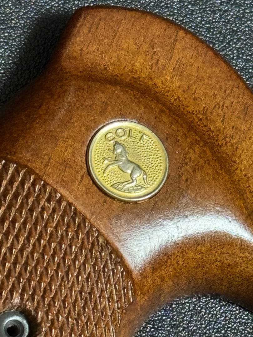 実物】コルト社純正 パイソン 3rd 前期 木製グリップ スクリュー付き 良品